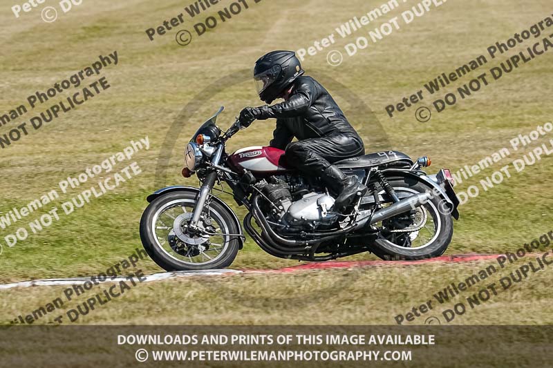 cadwell park;cadwell park photographs;cadwell trackday photographs;enduro digital images;event digital images;eventdigitalimages;peter wileman photography;racing digital images;trackday digital images;trackday photos